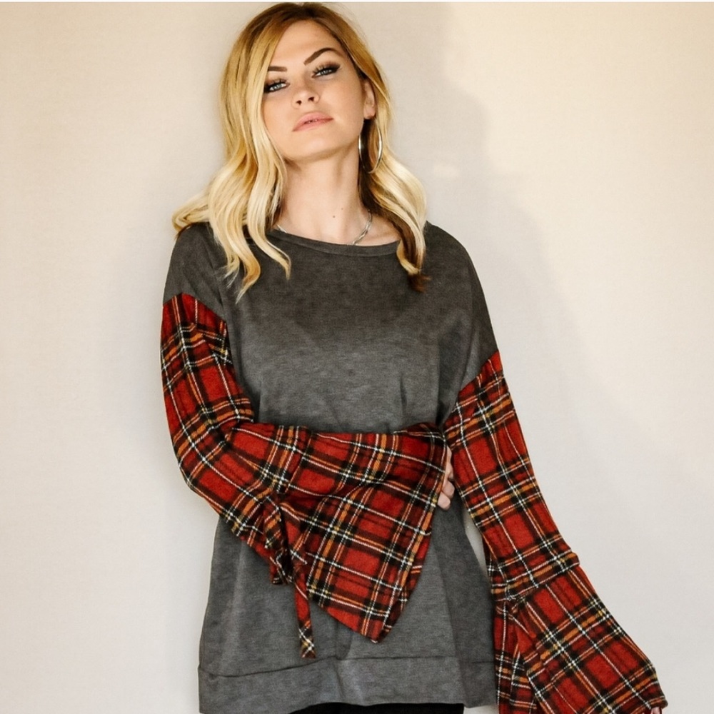 ❣️LAST ONE❣️⬇️ 🆕 Plaid Bell Sleeve Gray Top - Picture 6 of 6